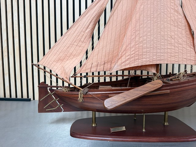 Gedetailleerd houten scheepsmodel botter 1912 - afbeelding 4 van  8