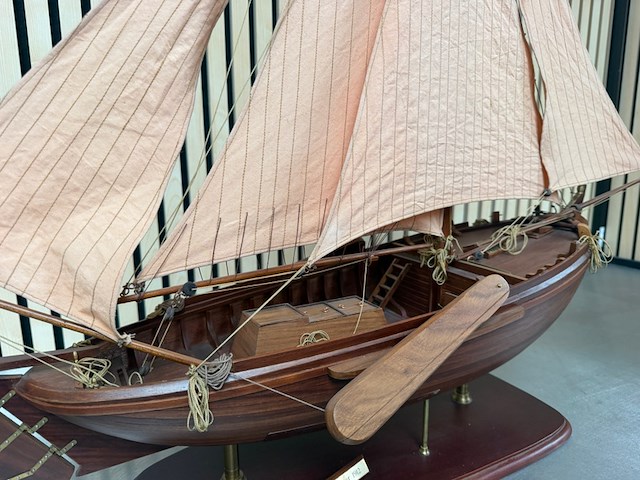 Gedetailleerd houten scheepsmodel botter 1912 - afbeelding 6 van  8