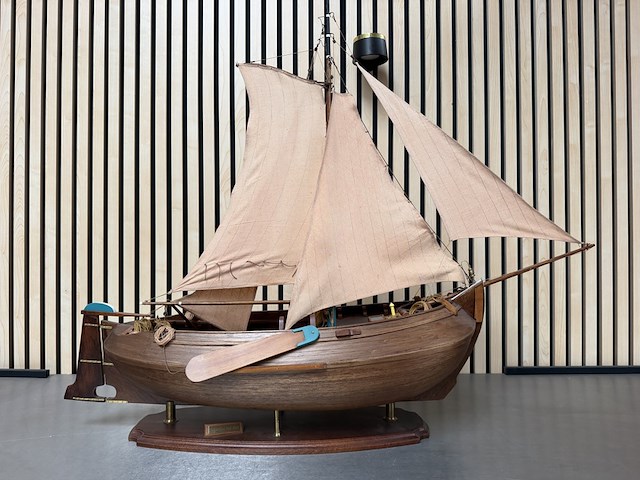 Gedetailleerd houten scheepsmodel enkhuizer bol 1902 lengte 90 cm - afbeelding 1 van  10