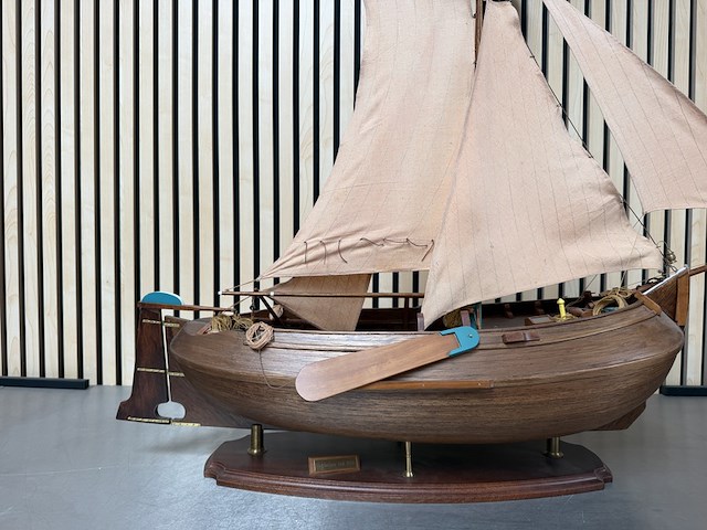 Gedetailleerd houten scheepsmodel enkhuizer bol 1902 lengte 90 cm - afbeelding 4 van  10