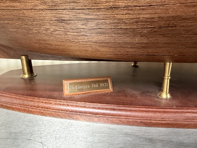 Gedetailleerd houten scheepsmodel enkhuizer bol 1902 lengte 90 cm - afbeelding 5 van  10