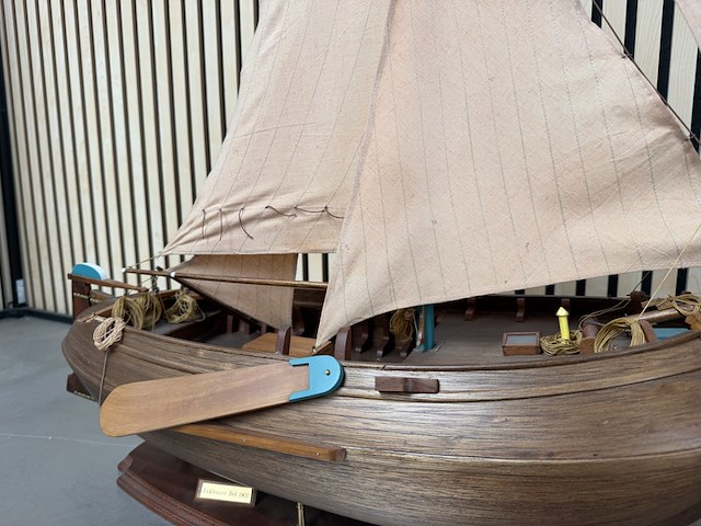 Gedetailleerd houten scheepsmodel enkhuizer bol 1902 lengte 90 cm - afbeelding 8 van  10