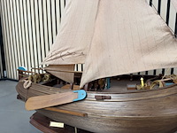 Gedetailleerd houten scheepsmodel enkhuizer bol 1902 lengte 90 cm - afbeelding 8 van  10
