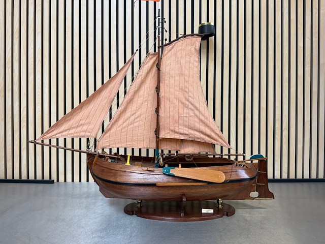 Gedetailleerd houten scheepsmodel enkhuizer bol 1902 lengte 90 cm - afbeelding 1 van  8