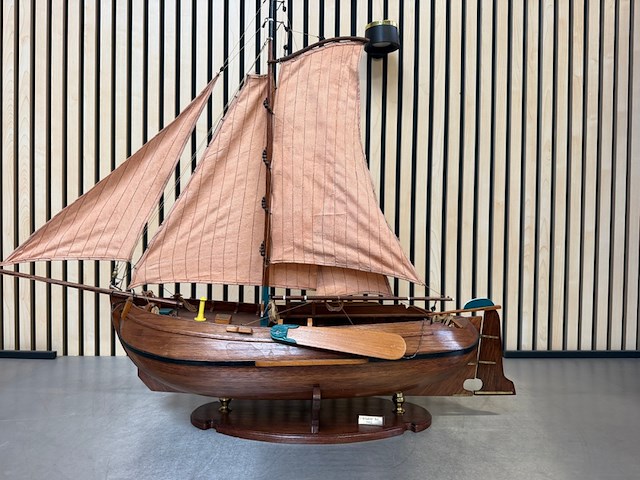 Gedetailleerd houten scheepsmodel enkhuizer bol 1902 lengte 90 cm - afbeelding 2 van  8