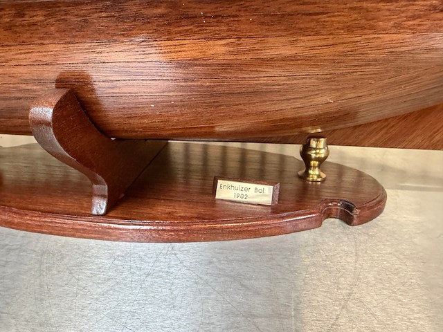 Gedetailleerd houten scheepsmodel enkhuizer bol 1902 lengte 90 cm - afbeelding 4 van  8