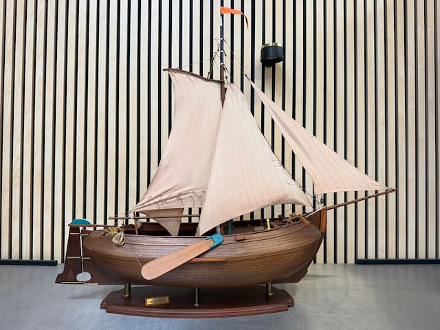 Gedetailleerd houten scheepsmodel enkhuizer bol 1902 lengte 90 cm - afbeelding 1 van  9