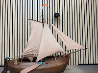 Gedetailleerd houten scheepsmodel enkhuizer bol 1902 lengte 90 cm - afbeelding 2 van  9