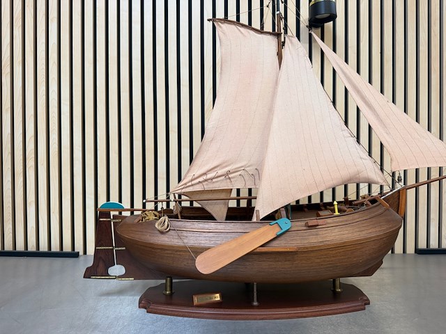 Gedetailleerd houten scheepsmodel enkhuizer bol 1902 lengte 90 cm - afbeelding 3 van  9