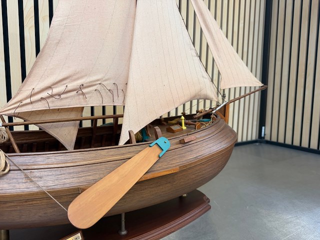 Gedetailleerd houten scheepsmodel enkhuizer bol 1902 lengte 90 cm - afbeelding 6 van  9