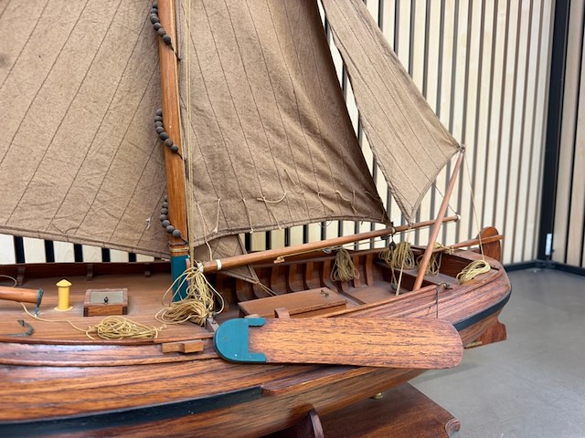 Gedetailleerd houten scheepsmodel enkhuizerbol lengte 90 cm - afbeelding 5 van  8
