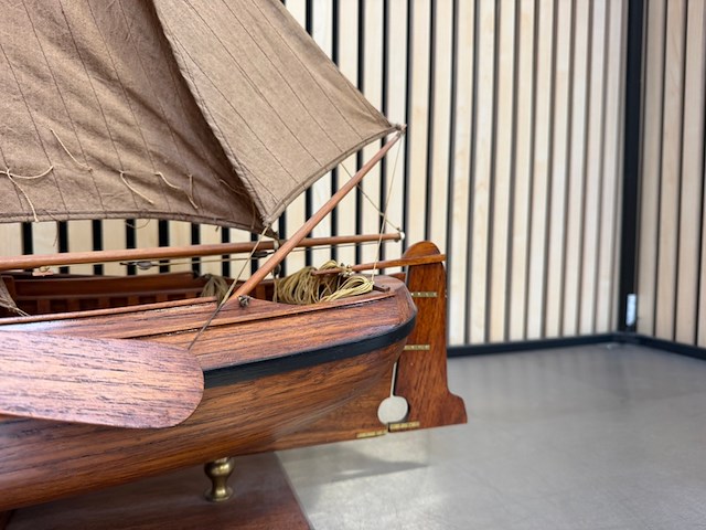 Gedetailleerd houten scheepsmodel enkhuizerbol lengte 90 cm - afbeelding 6 van  8