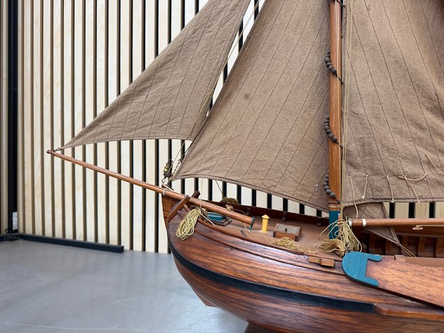Gedetailleerd houten scheepsmodel enkhuizerbol lengte 90 cm - afbeelding 7 van  8