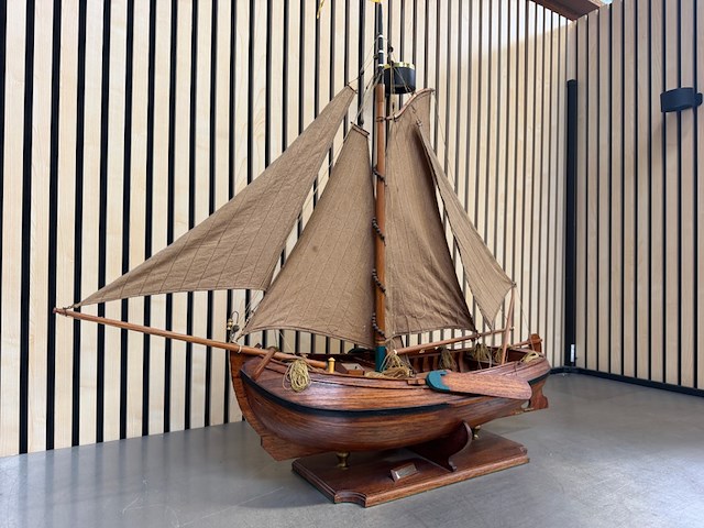 Gedetailleerd houten scheepsmodel enkhuizerbol lengte 90 cm - afbeelding 8 van  8
