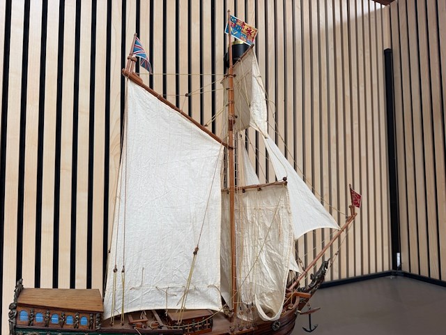 Gedetailleerd houten scheepsmodel fries stratenjacht - afbeelding 11 van  15