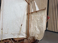 Gedetailleerd houten scheepsmodel fries stratenjacht - afbeelding 12 van  15