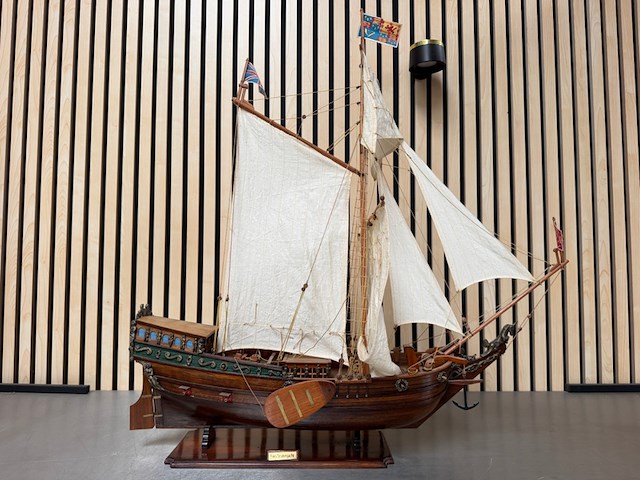 Gedetailleerd houten scheepsmodel fries stratenjacht - afbeelding 1 van  15