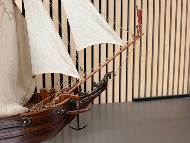 Gedetailleerd houten scheepsmodel fries stratenjacht - afbeelding 6 van  15