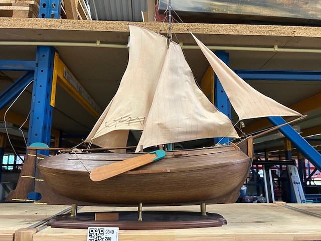 Gedetailleerd houten scheepsmodel lengte 90 cm - afbeelding 1 van  6