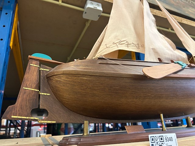 Gedetailleerd houten scheepsmodel lengte 90 cm - afbeelding 2 van  6