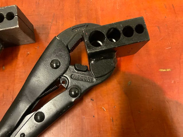 Gedore klemtang t.b.v nippels in kunststofleiding (2x) - afbeelding 2 van  4