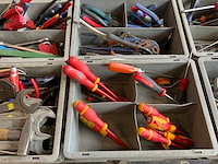 Gedore, knipex partij handgereedschap op tafel - afbeelding 3 van  13