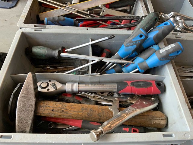 Gedore, knipex partij handgereedschap op tafel - afbeelding 7 van  13
