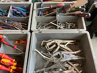 Gedore, knipex partij handgereedschap op tafel - afbeelding 12 van  13