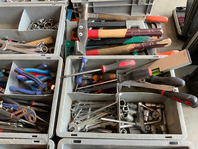 Gedore, knipex partij handgereedschap op tafel - afbeelding 13 van  13