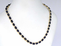 Geelgouden collier met diamanten en saffier - afbeelding 5 van  9