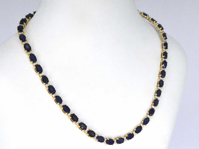Geelgouden collier met diamanten en saffier - afbeelding 5 van  9