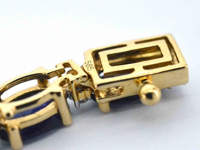 Geelgouden collier met diamanten en saffier - afbeelding 9 van  10