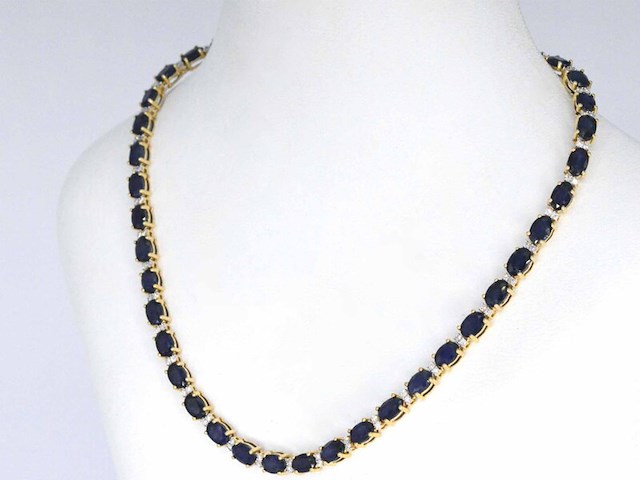Geelgouden collier met diamanten en saffier - afbeelding 3 van  9