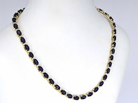 Geelgouden collier met diamanten en saffier - afbeelding 4 van  9