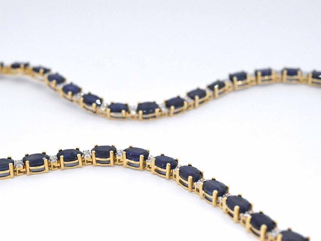 Geelgouden collier met diamanten en saffier - afbeelding 6 van  9