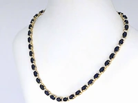 Geelgouden collier met diamanten en saffier - afbeelding 4 van  10