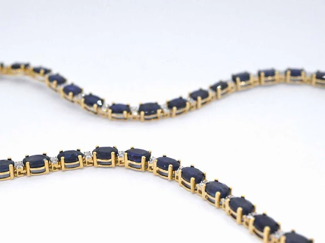 Geelgouden collier met diamanten en saffier - afbeelding 7 van  10
