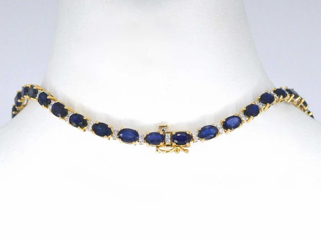 Geelgouden collier met diamanten en saffier - afbeelding 8 van  10