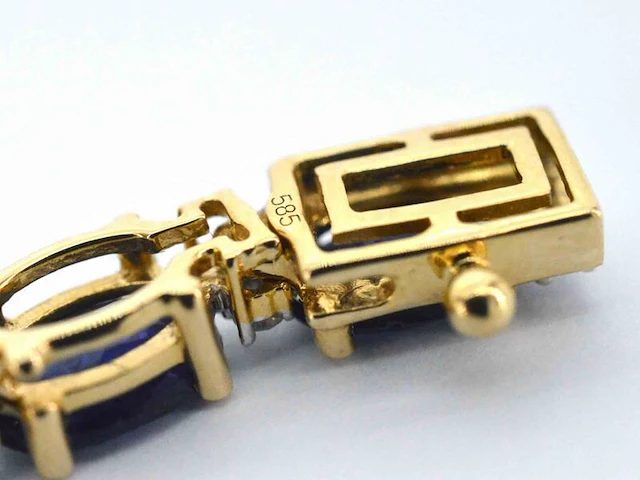 Geelgouden collier met diamanten en saffier - afbeelding 9 van  10