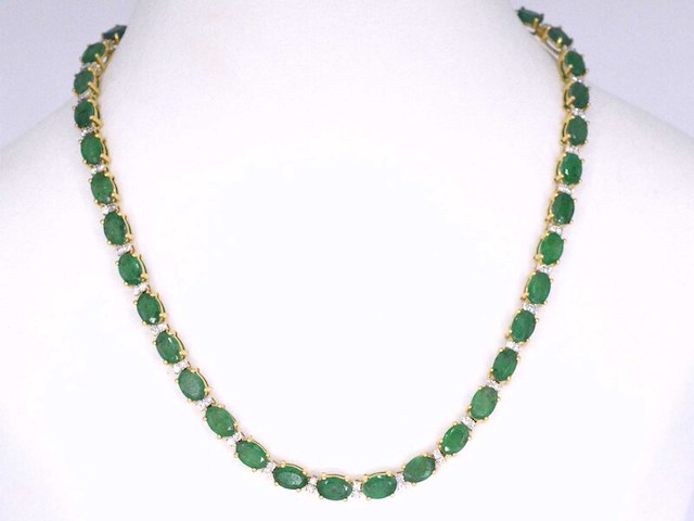 Geelgouden collier met diamanten en smaragd - afbeelding 1 van  5