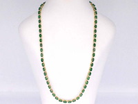 Geelgouden collier met diamanten en smaragd - afbeelding 2 van  7