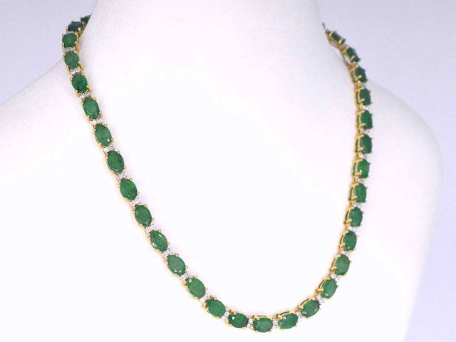 Geelgouden collier met diamanten en smaragd - afbeelding 4 van  7