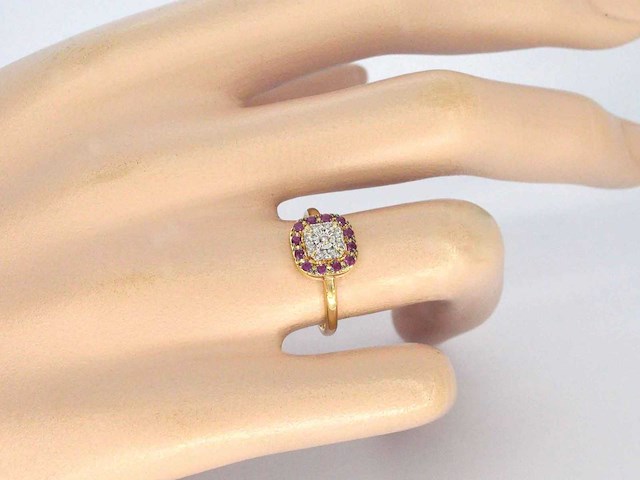 Geelgouden ring met diamanten en robijn - afbeelding 10 van  10