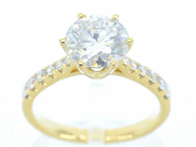 Geelgouden ring met een grote natuurlijke diamant van 2.03 carat - afbeelding 1 van  11