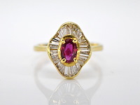 Geelgouden ring met robijn omringd door diamanten - afbeelding 3 van  7