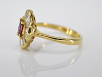 Geelgouden ring met robijn omringd door diamanten - afbeelding 4 van  7