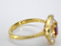 Geelgouden ring met robijn omringd door diamanten - afbeelding 5 van  7