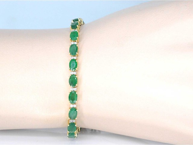 Geelgouden tennisarmband met diamanten en smaragden - afbeelding 2 van  9