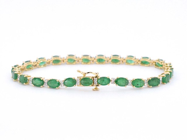 Geelgouden tennisarmband met diamanten en smaragden - afbeelding 3 van  9