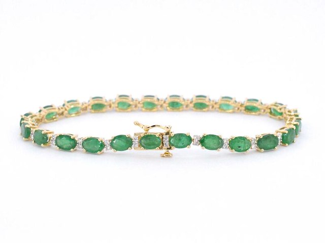 Geelgouden tennisarmband met diamanten en smaragden - afbeelding 3 van  9